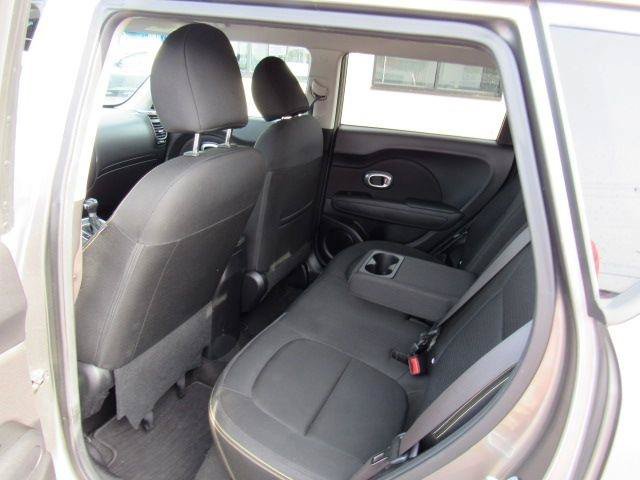 Used 2016 Kia Soul + FWD image 11