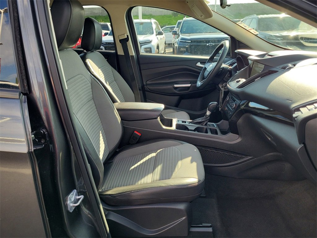 Used 2018 Ford Escape SE w/ SE Sport Appearance Package image 16