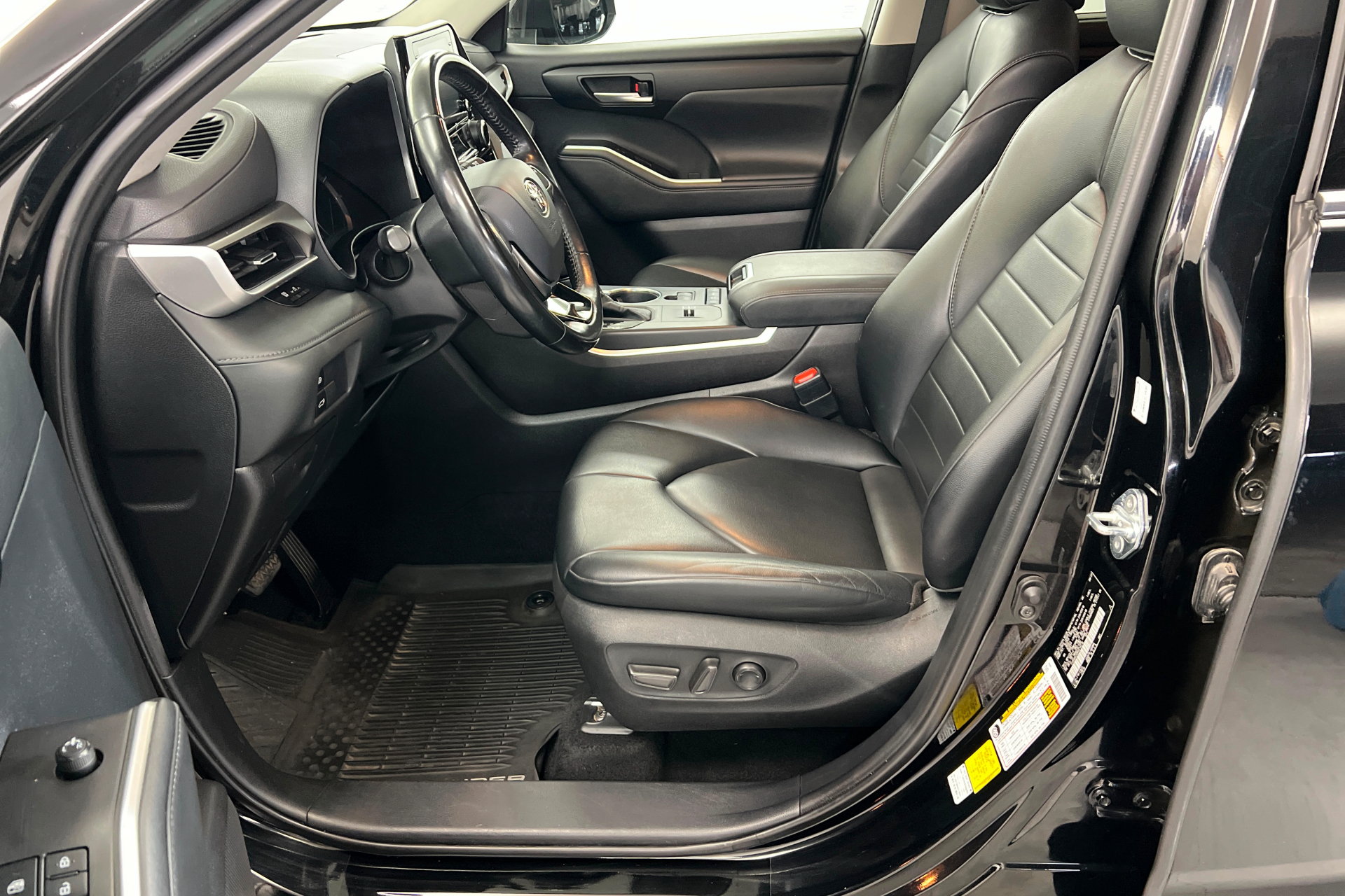 Certified 2021 Toyota Highlander XLE AWD/4WD image 18