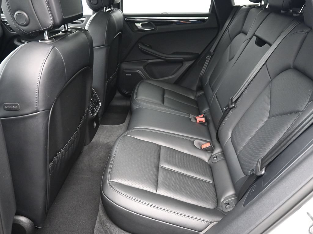 Certified 2025 Porsche Macan Turbo AWD/4WD image 7