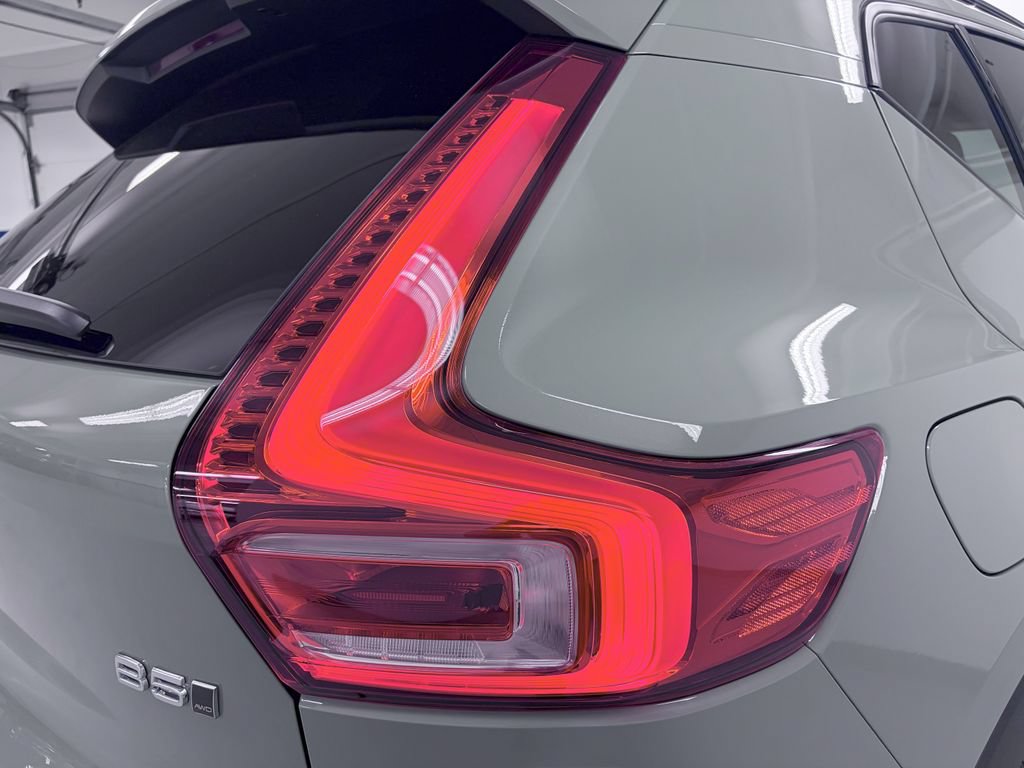 Used 2025 Volvo XC40 B5 Ultra w/ Climate Package AWD/4WD image 9