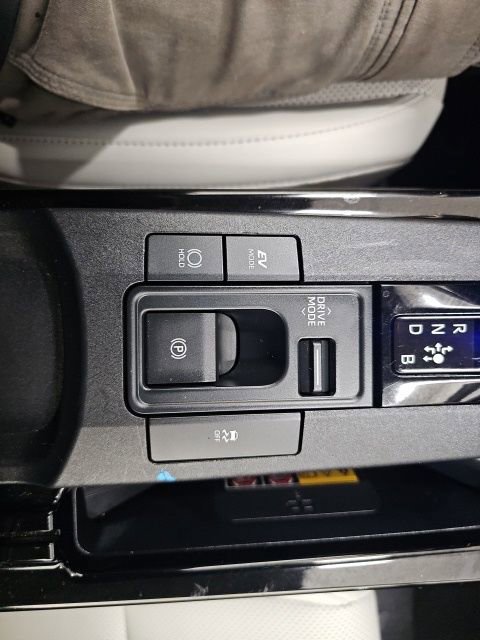 Used 2025 Toyota Prius XLE image 23