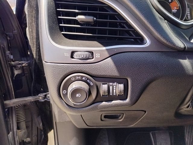 Used 2019 Jeep Cherokee Latitude Plus AWD/4WD image 15