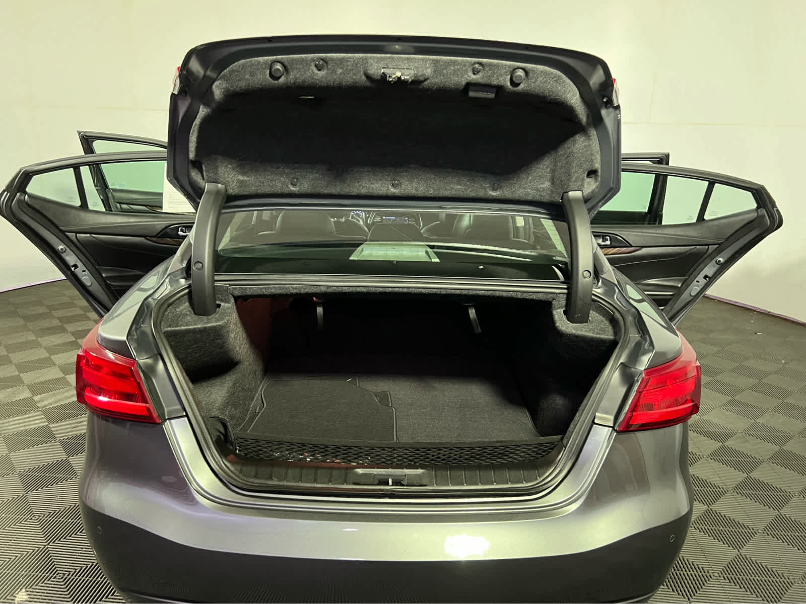 Used 2018 Nissan Maxima Platinum image 26