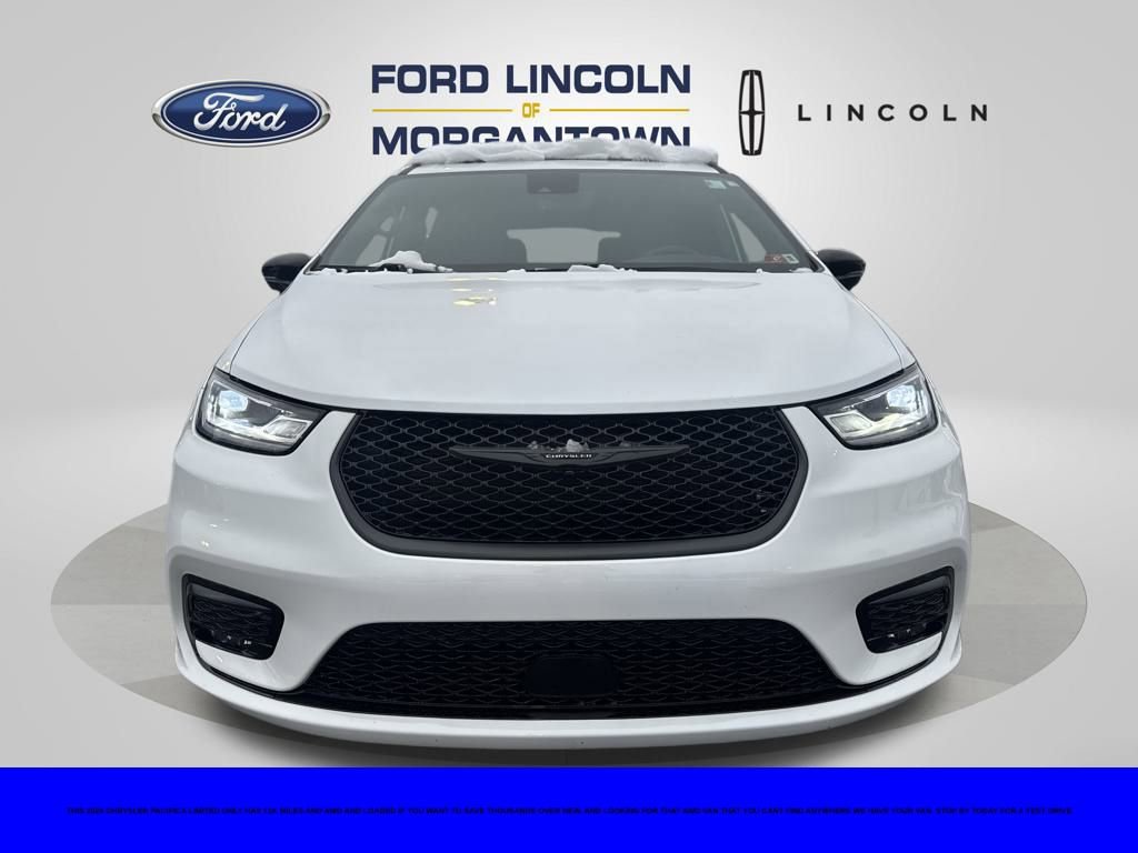 Used 2024 Chrysler Pacifica Limited w/ S Appearance Package image 3