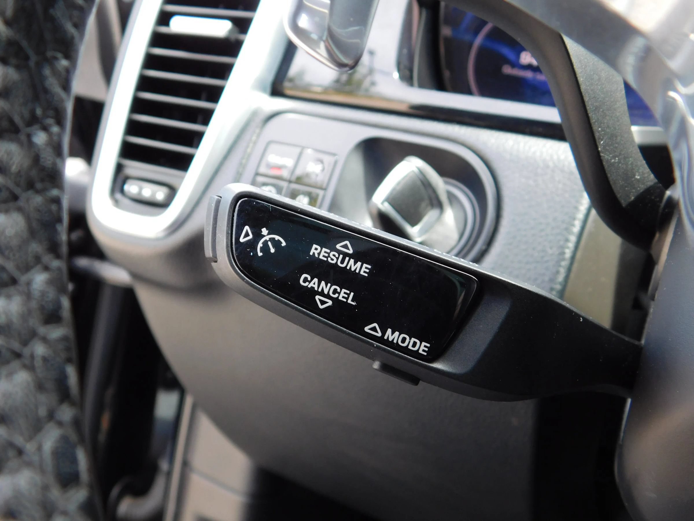 Used 2020 Porsche Cayenne AWD/4WD image 24