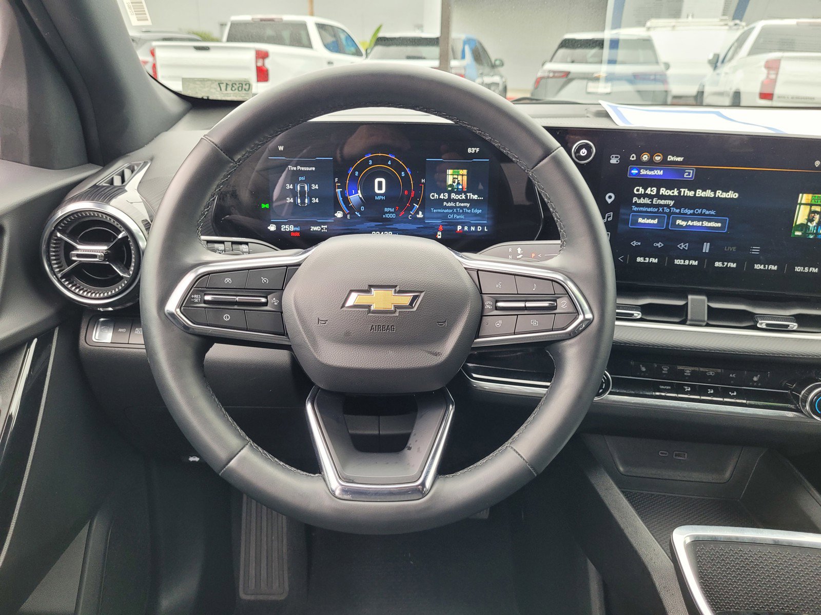 Used 2025 Chevrolet Equinox LT AWD/4WD image 15