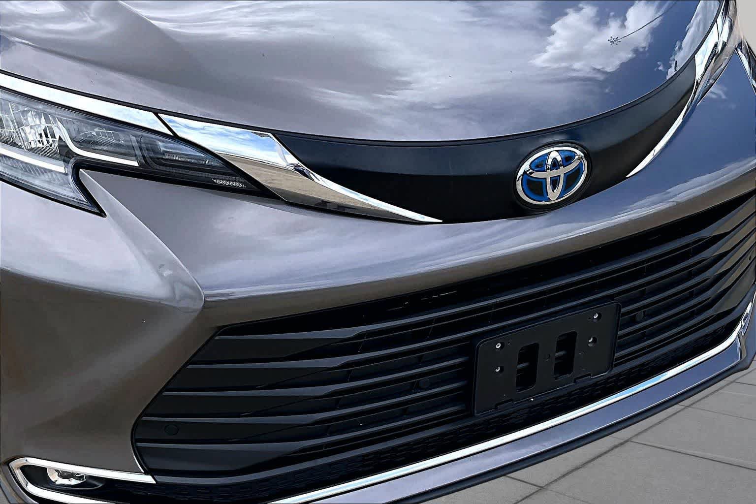 Used 2021 Toyota Sienna XLE FWD image 30