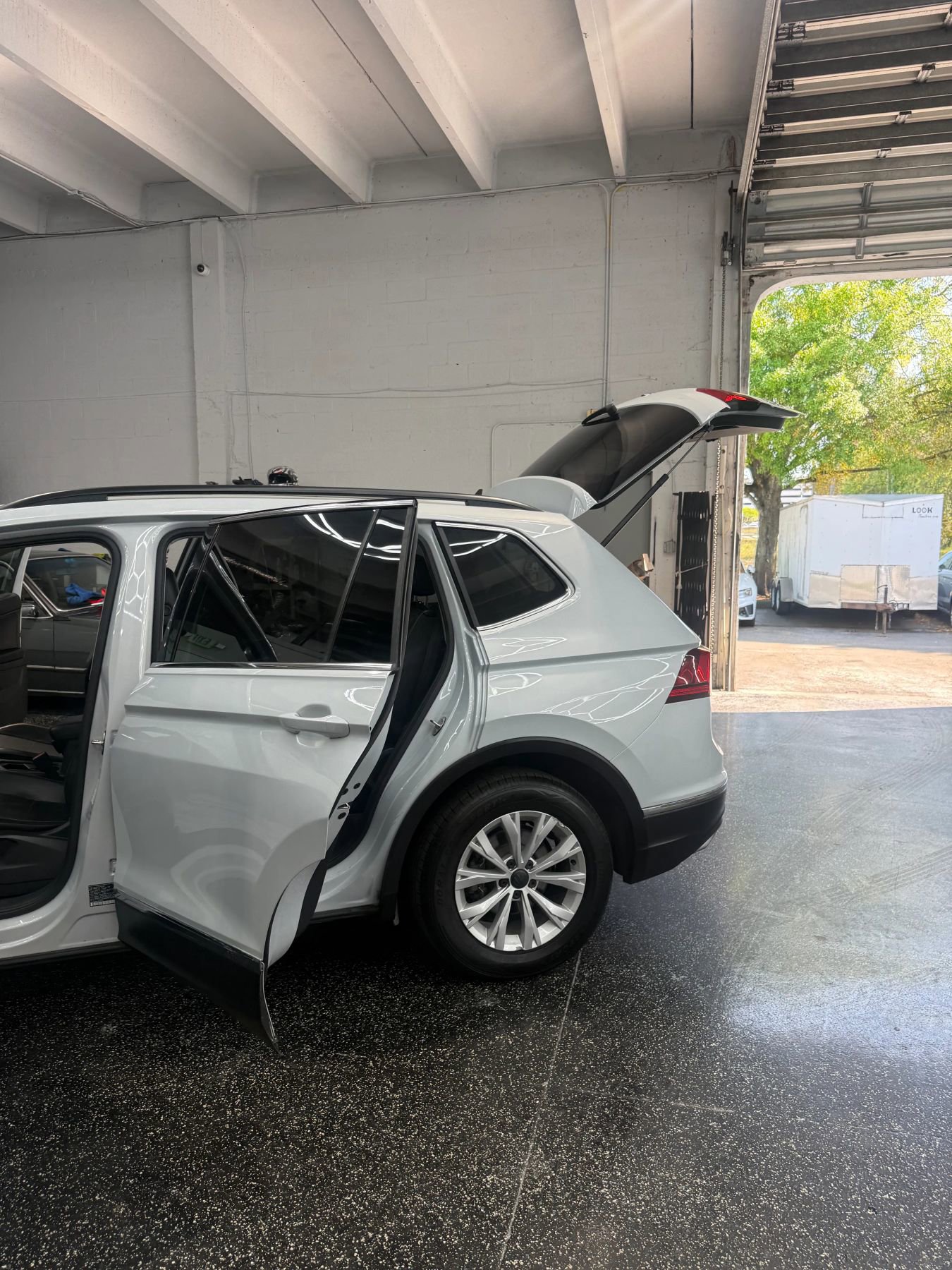 Used 2018 Volkswagen Tiguan SE w/ Panoramic Sunroof Package FWD image 29