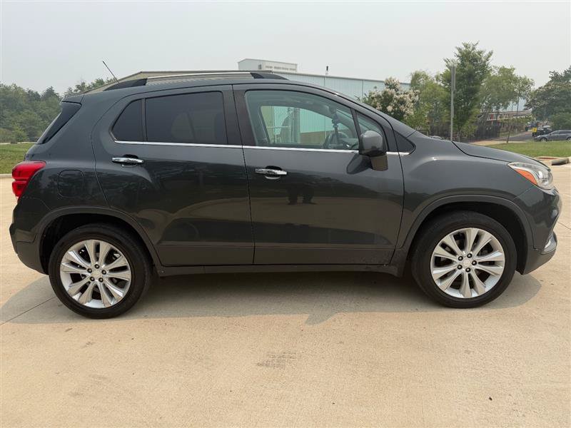 Used 2017 Chevrolet Trax Premier w/ Driver Confidence II Package AWD/4WD image 8