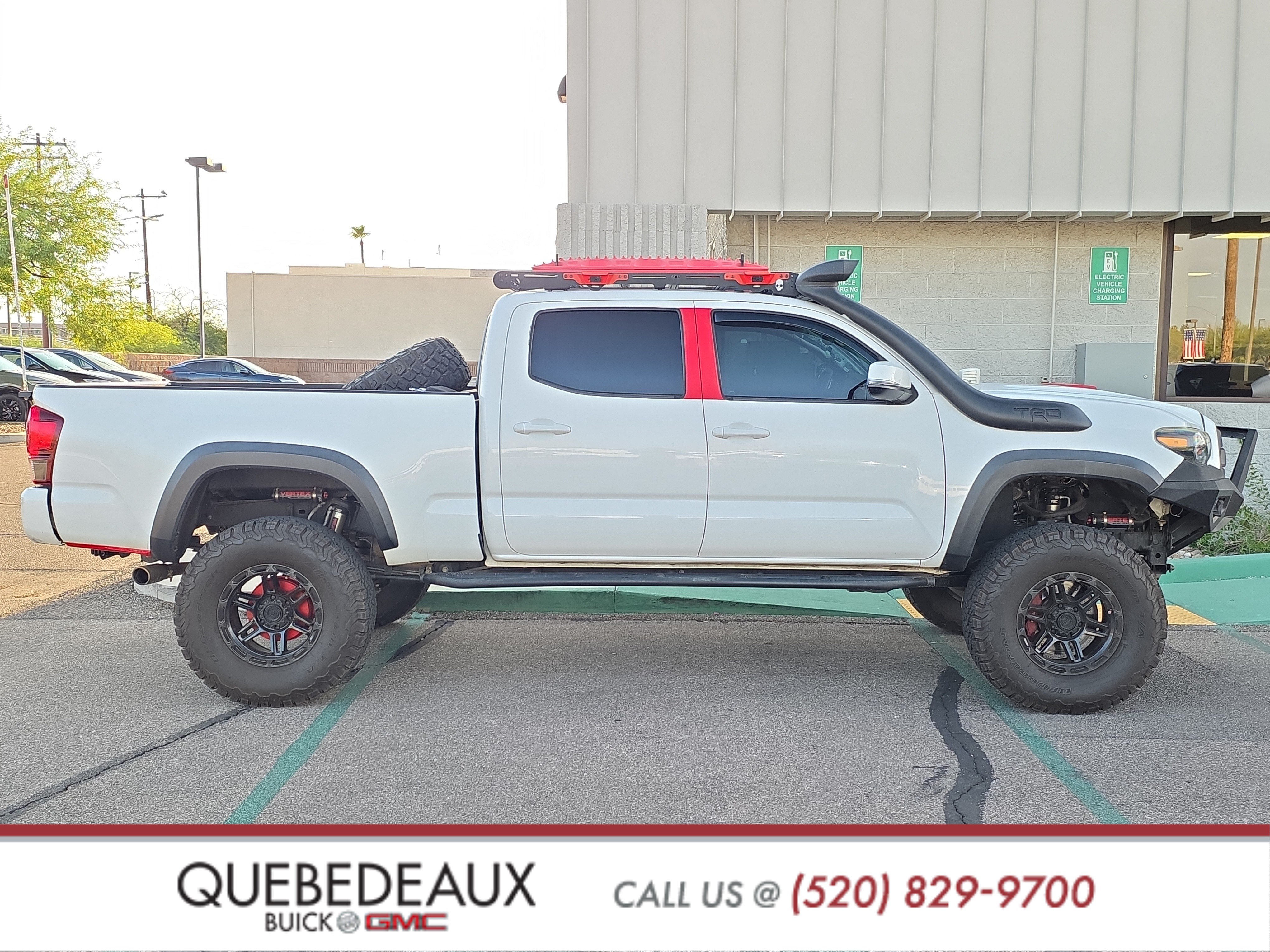 Used 2019 Toyota Tacoma TRD Off-Road w/ Technology Package AWD/4WD image 8