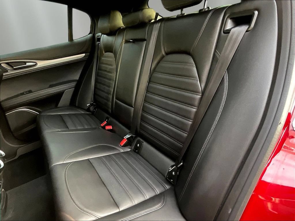 Used 2023 Alfa Romeo Stelvio Veloce AWD/4WD image 21