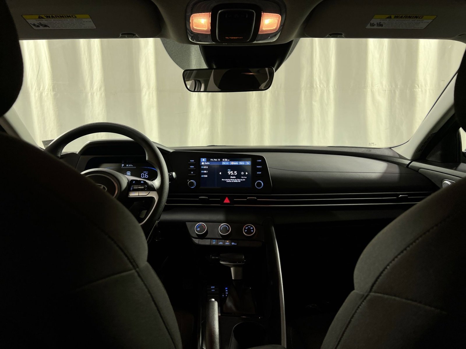 Used 2024 Hyundai Elantra SE image 17