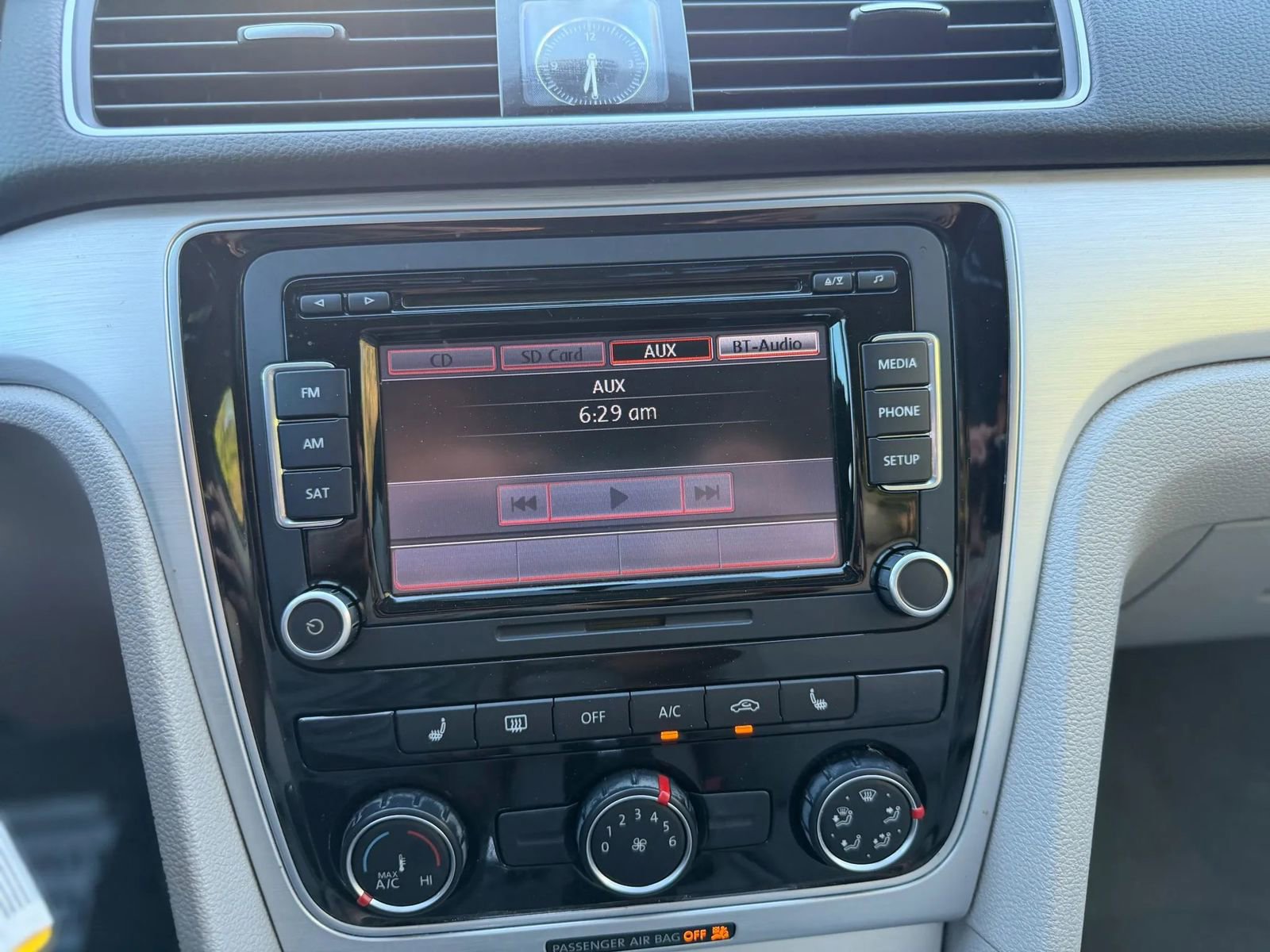 Used 2013 Volkswagen Passat 2.5 SE image 32