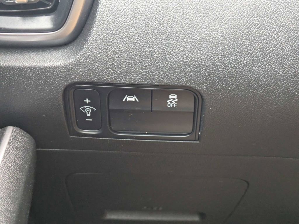 Used 2021 Kia Sorento LX image 23