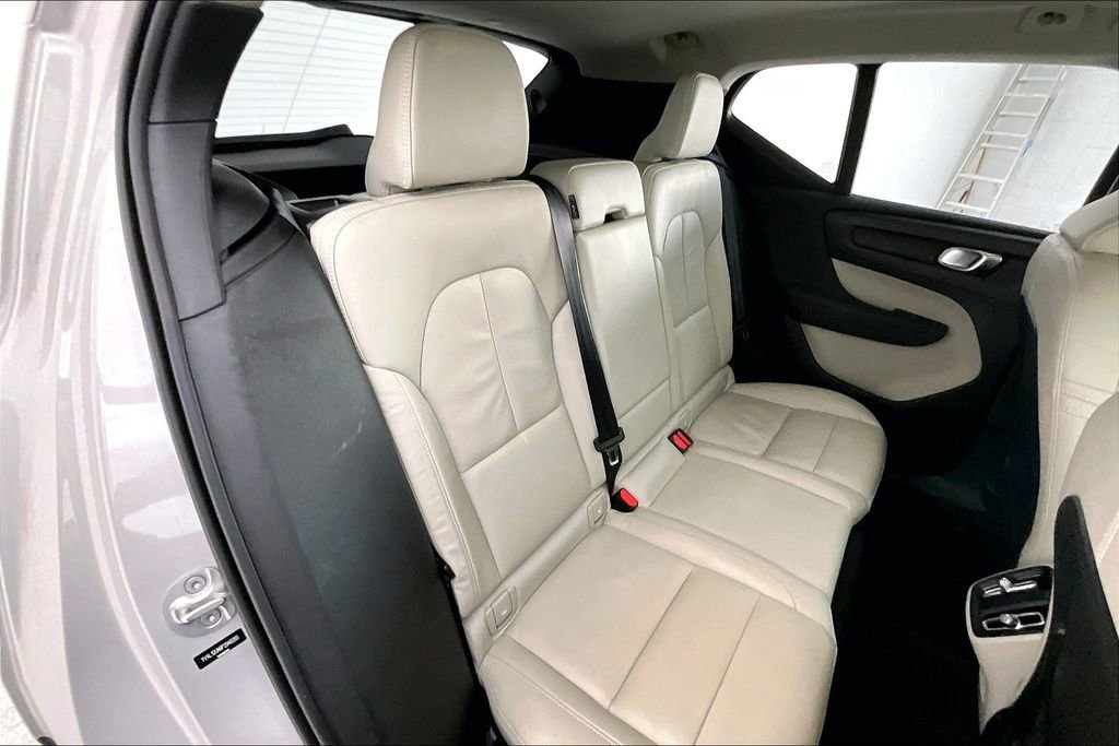 Certified 2023 Volvo XC40 B5 Plus image 36