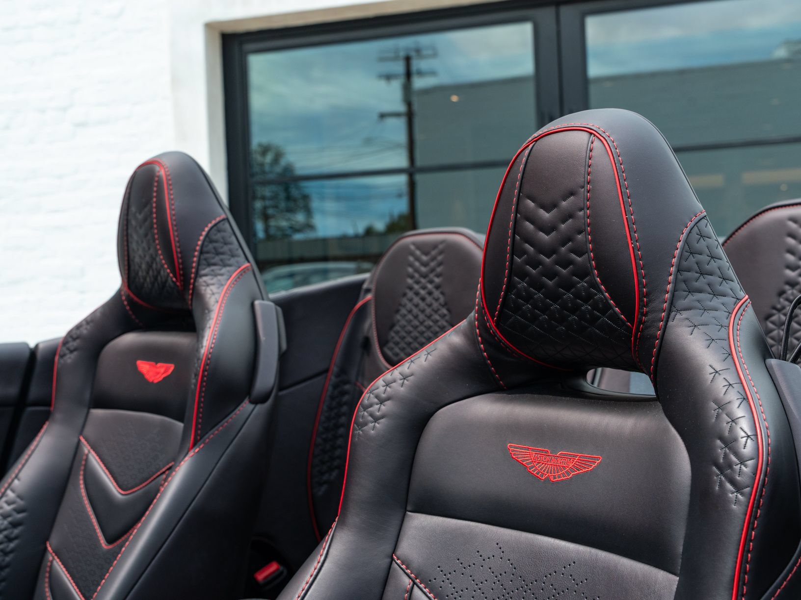 Used 2023 Aston Martin DBS Superleggera Volante RWD image 5