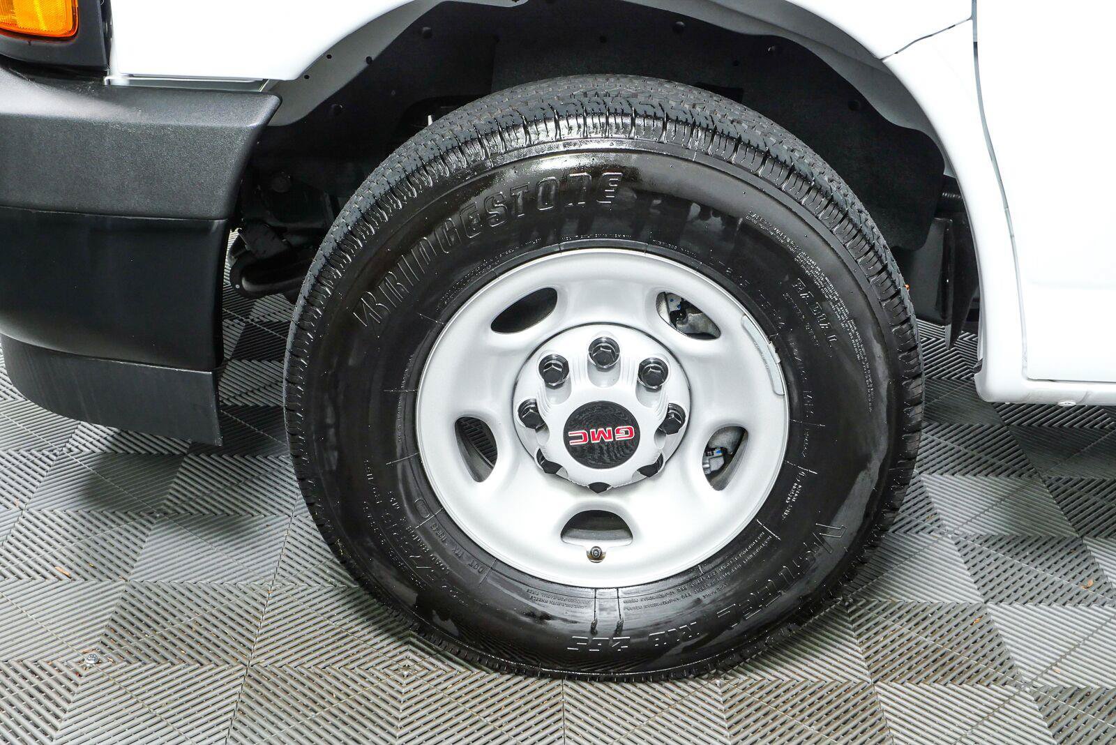 New 2025 GMC Savana 2500 w/ Driver Convenience Package RWD image 27