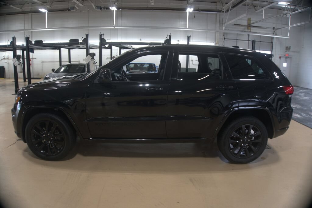 Used 2018 Jeep Grand Cherokee Altitude AWD/4WD image 2