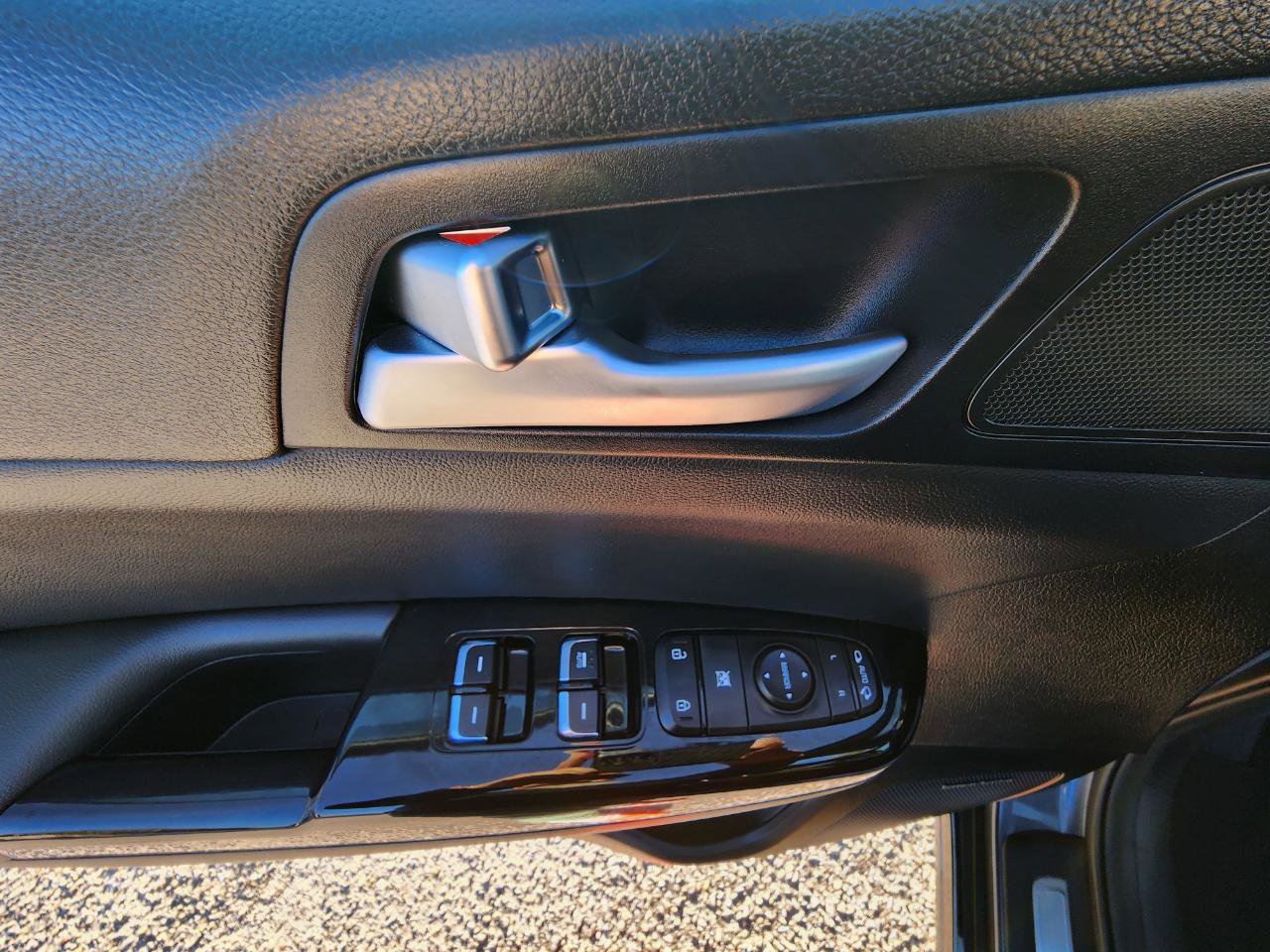 Used 2020 Kia Sportage SX image 16