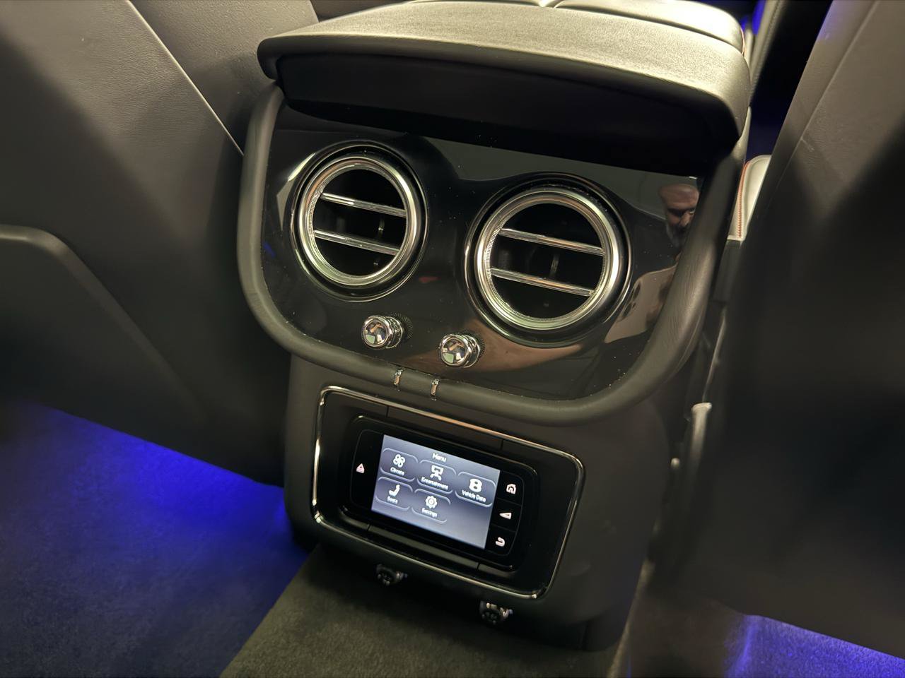 Used 2018 Bentley Bentayga AWD/4WD image 26
