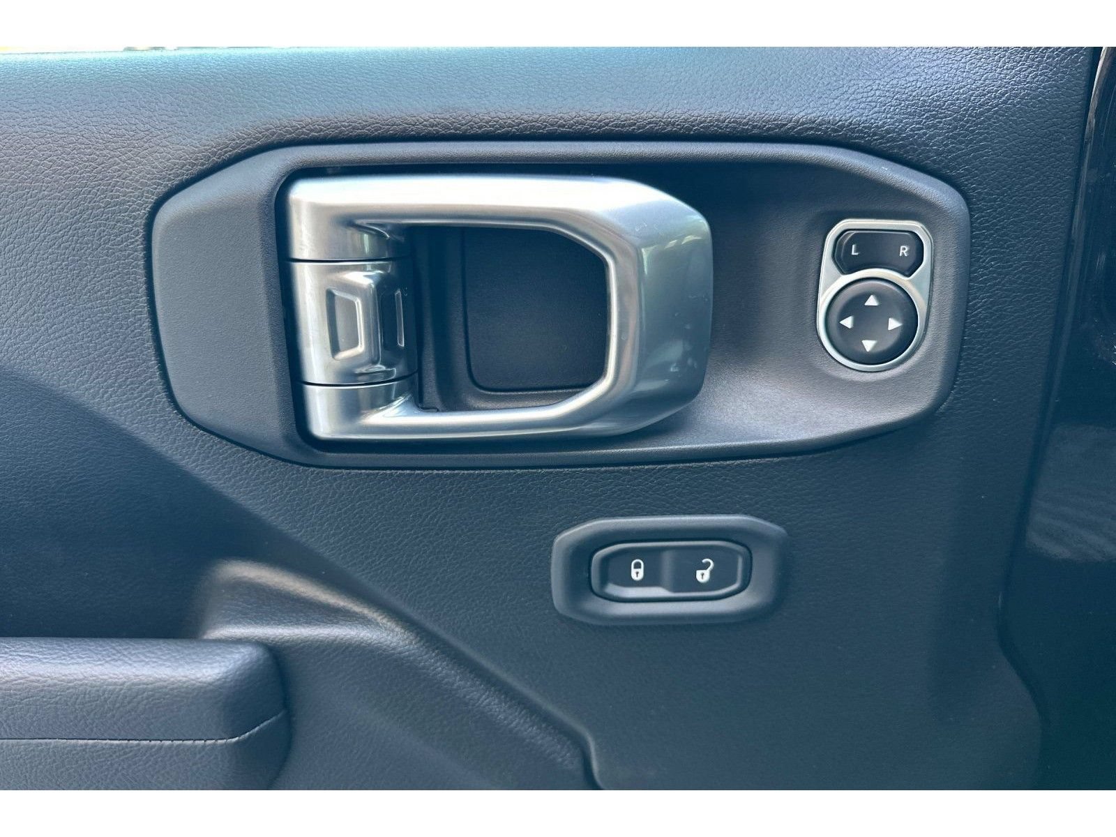 New 2026 Jeep Gladiator Sport AWD/4WD image 12