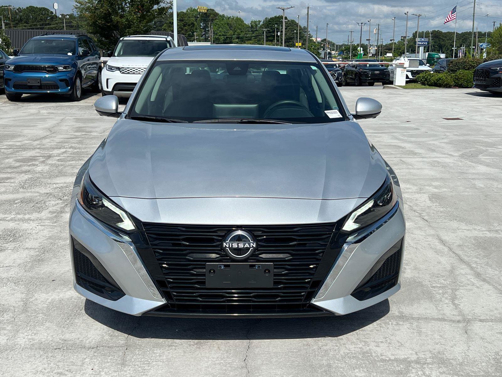 Used 2023 Nissan Altima 2.5 SL AWD/4WD image 2