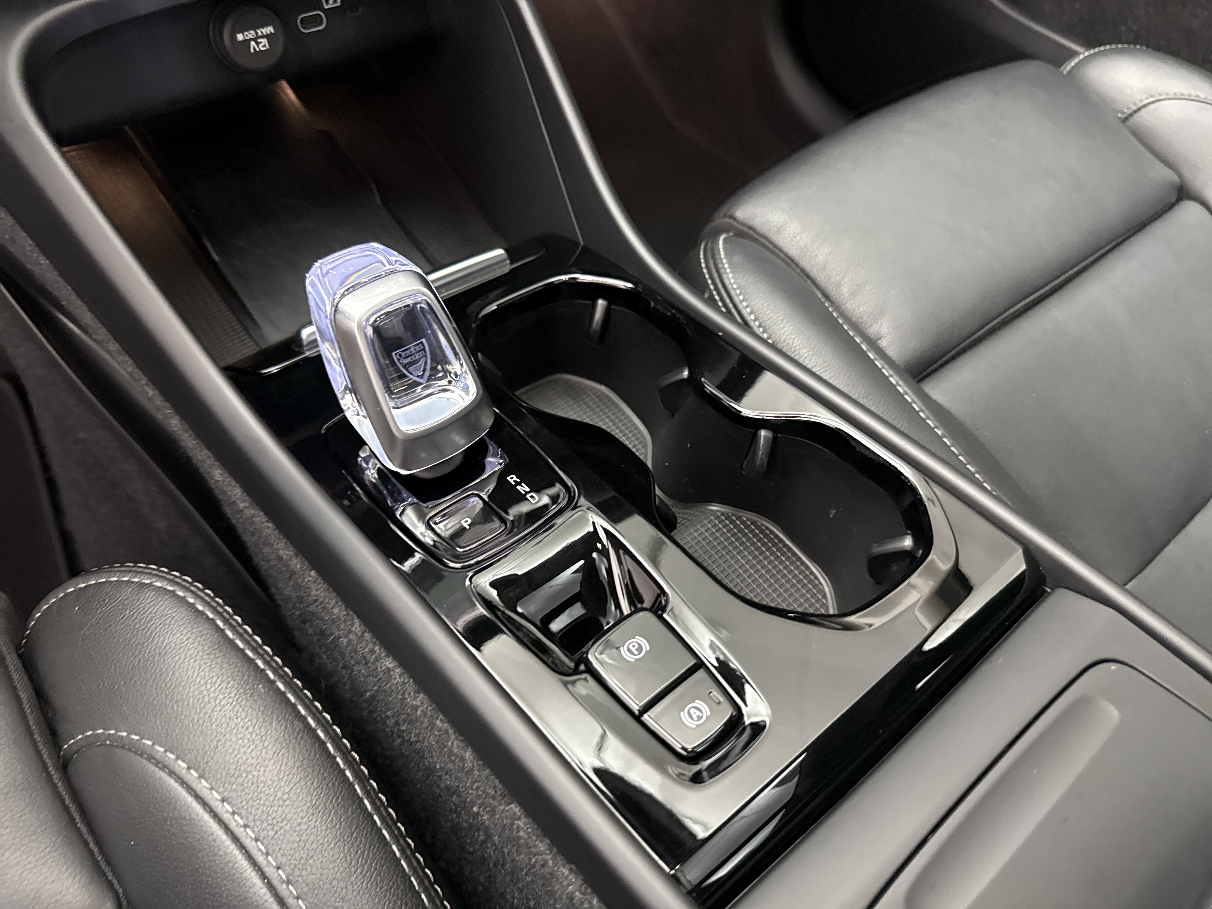 Certified 2024 Volvo XC40 B5 Plus AWD/4WD image 22