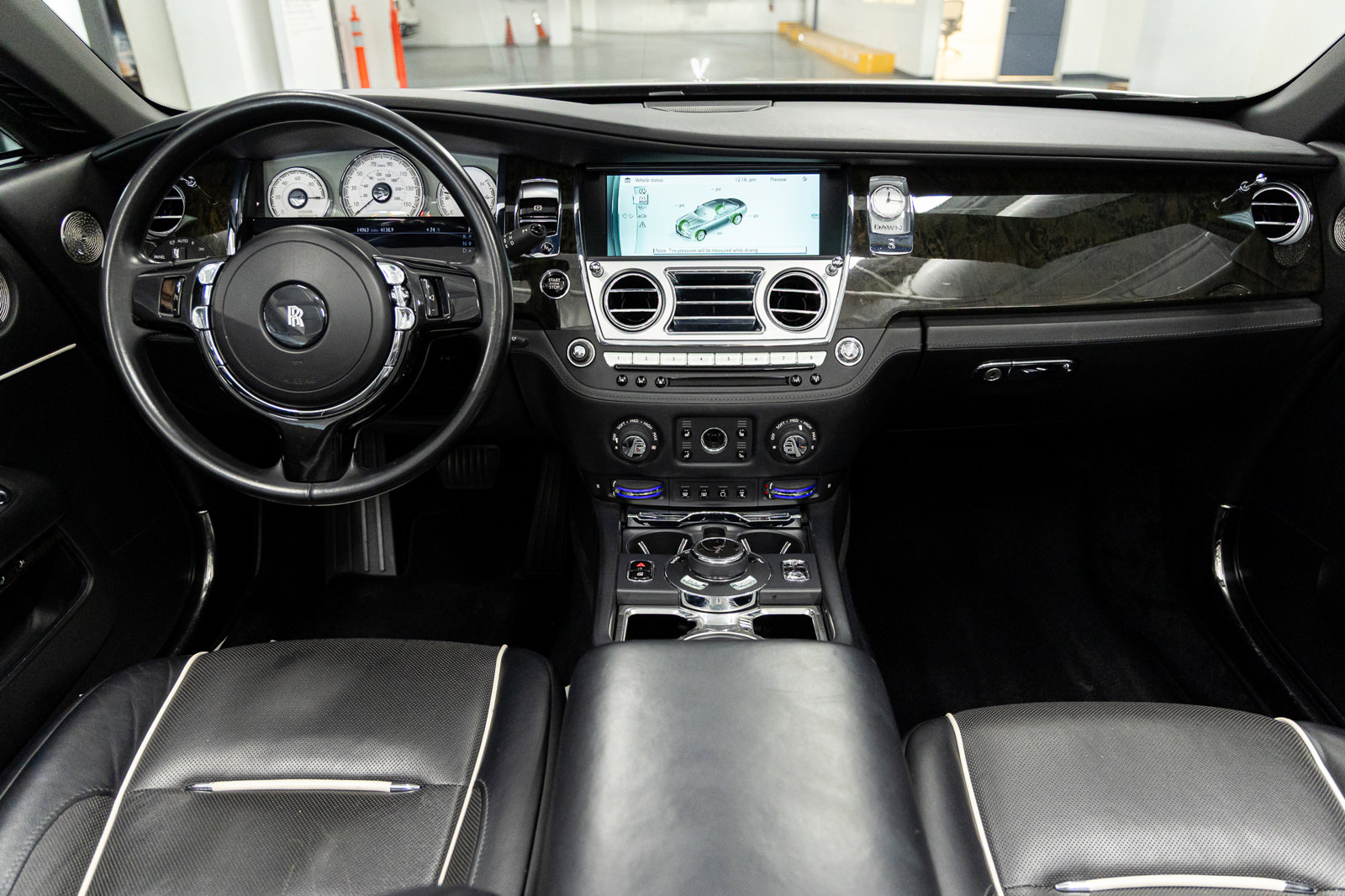 Used 2017 Rolls-Royce Dawn image 40