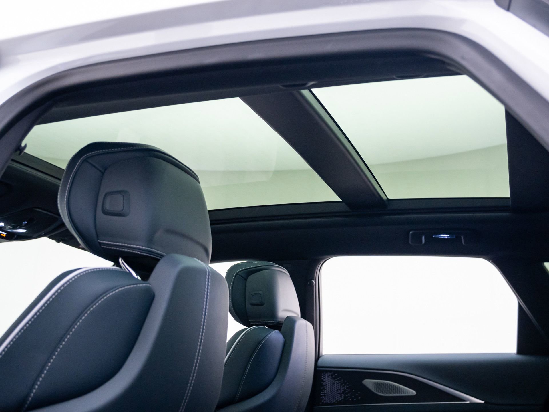 Certified 2025 Cadillac Lyriq Sport w/ Nappa Leather Package image 24