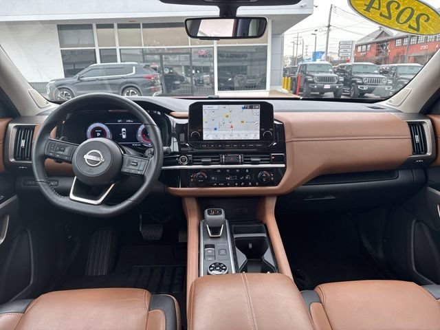 Used 2024 Nissan Pathfinder Platinum w/ Black Appearance Package image 3