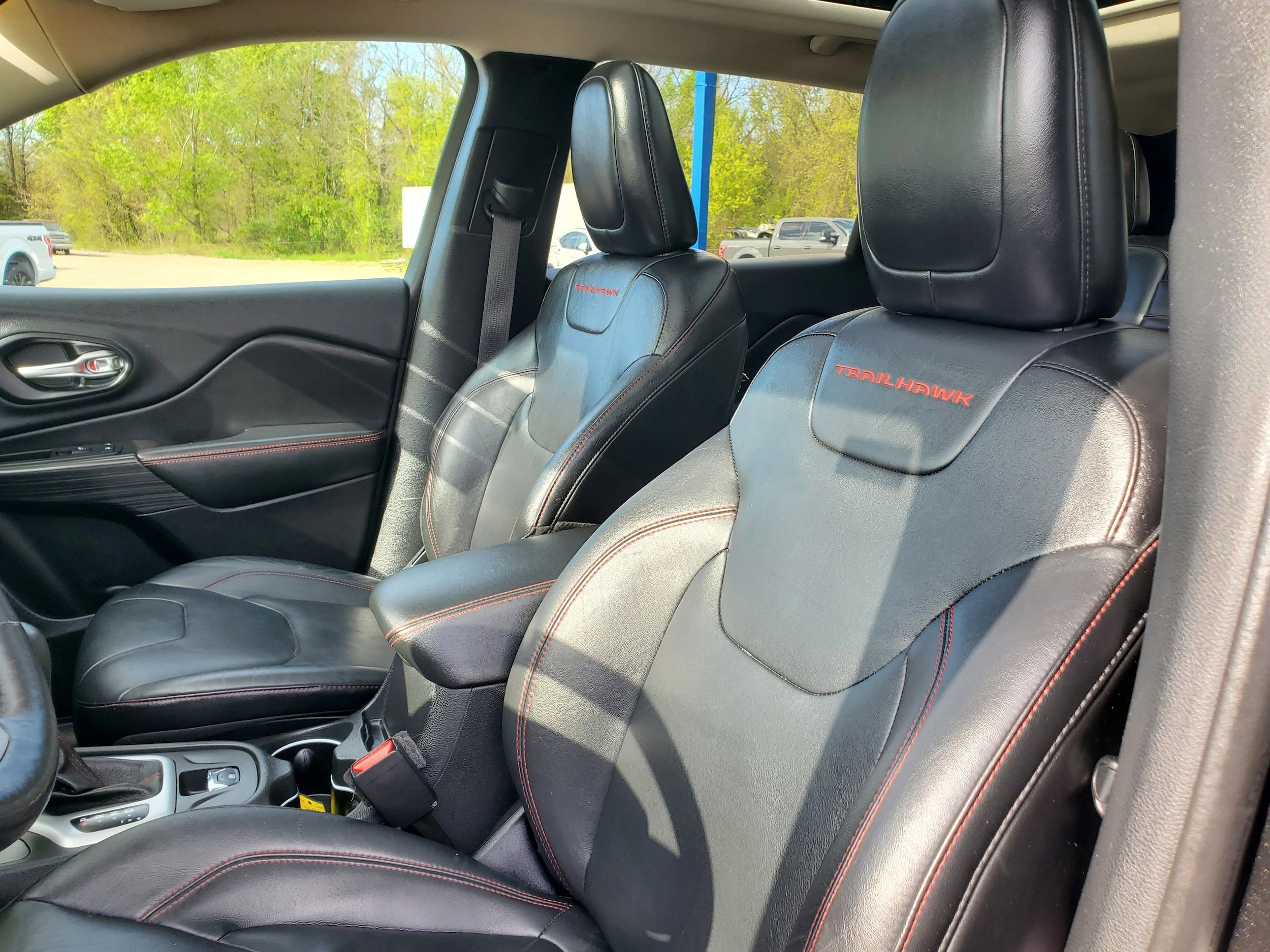 Used 2014 Jeep Cherokee Trailhawk AWD/4WD image 14