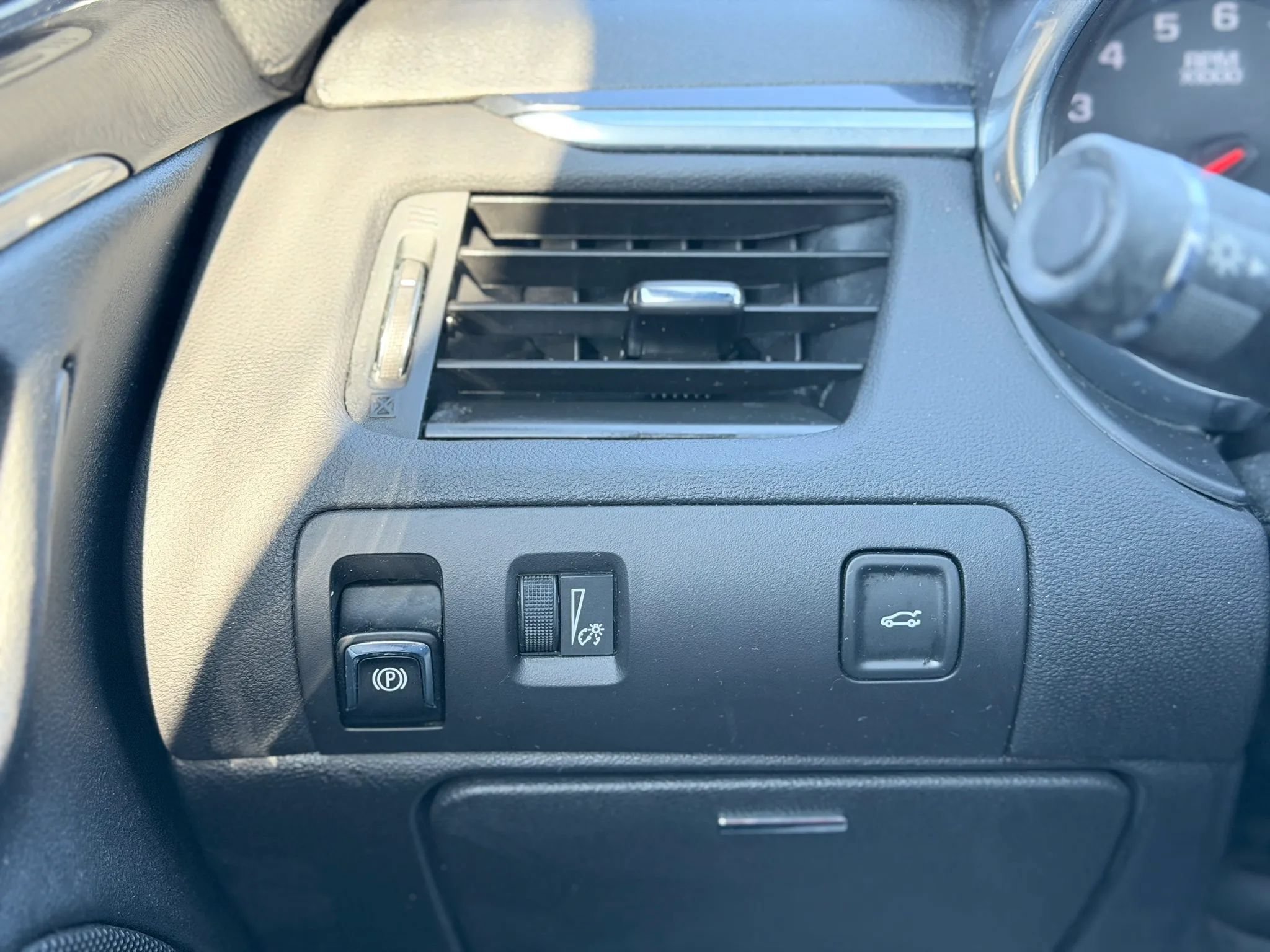 Used 2018 Chevrolet Impala LT w/ Sunroof and Spoiler Package FWD image 28