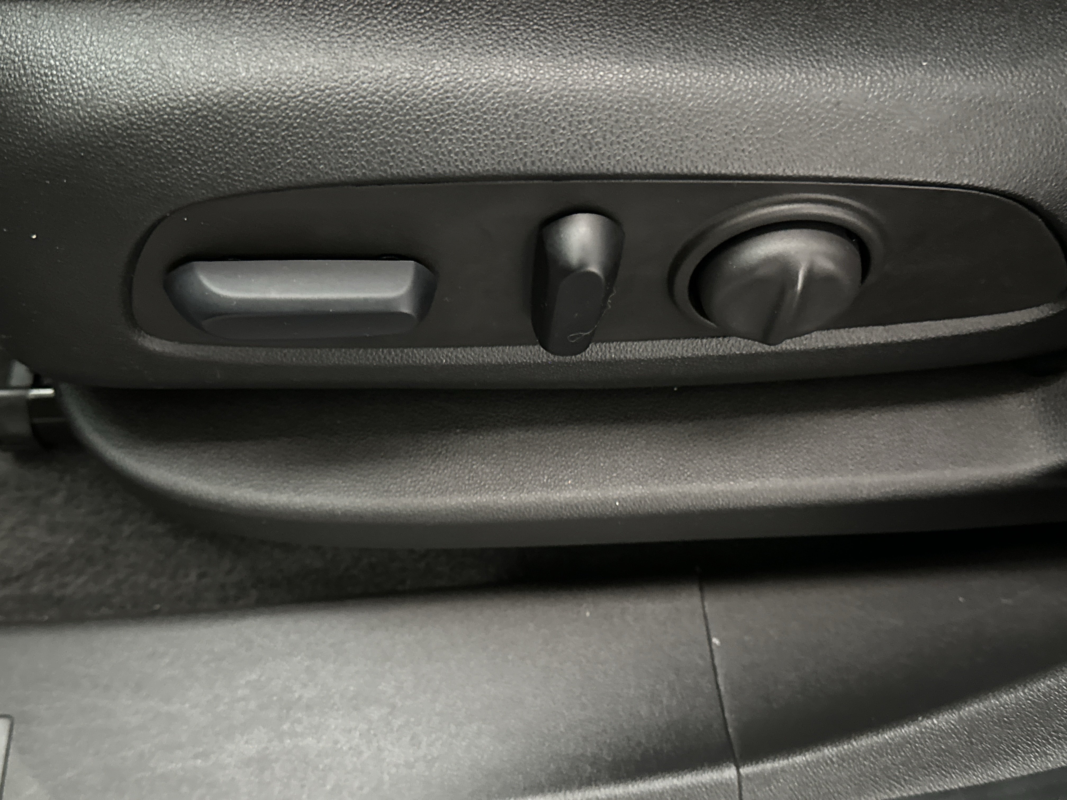 Used 2023 Chevrolet Equinox LT w/ LPO, Floor Liner Package AWD/4WD image 19