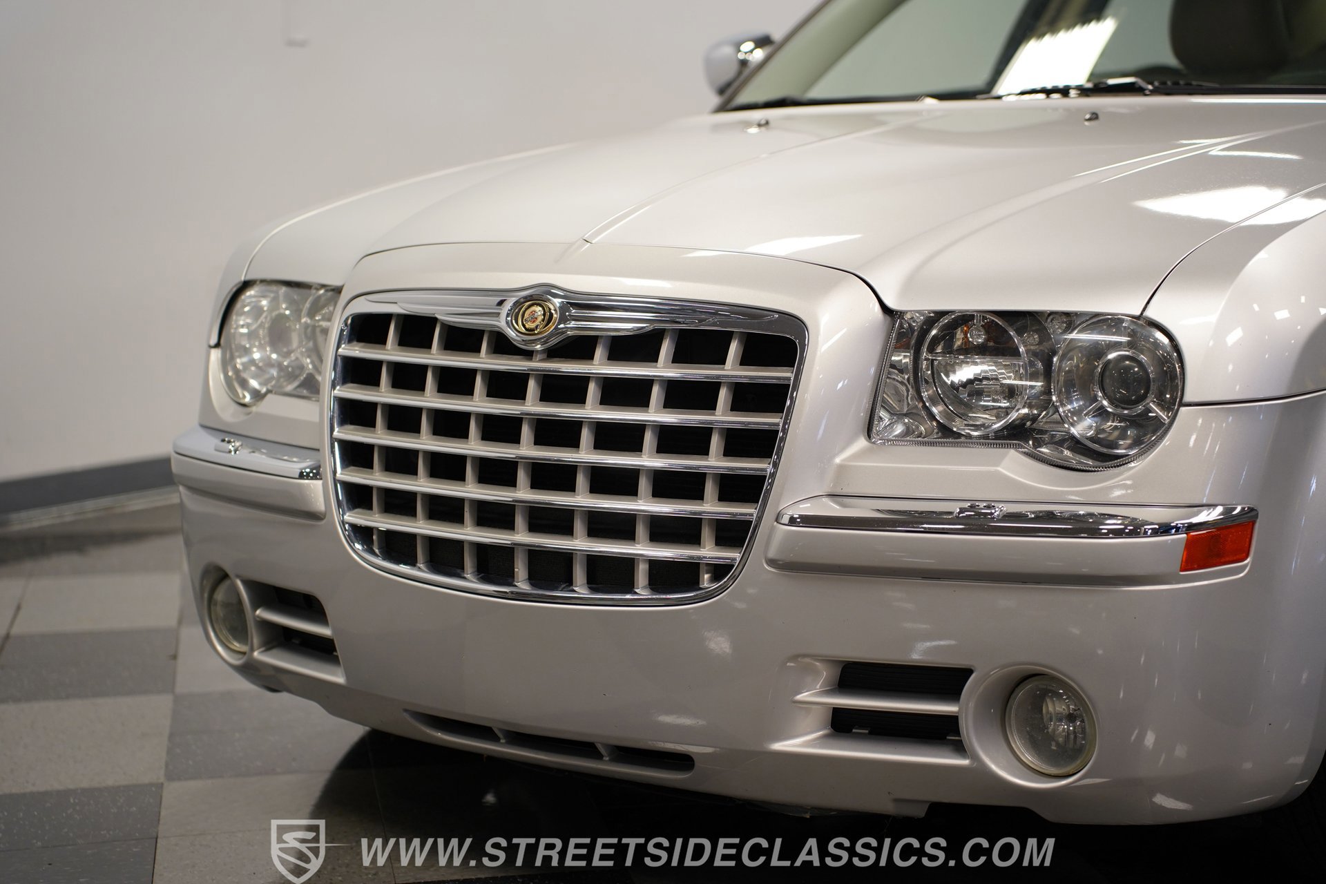 Used 2005 Chrysler 300 C w/ Navigation & Sound Group II image 19