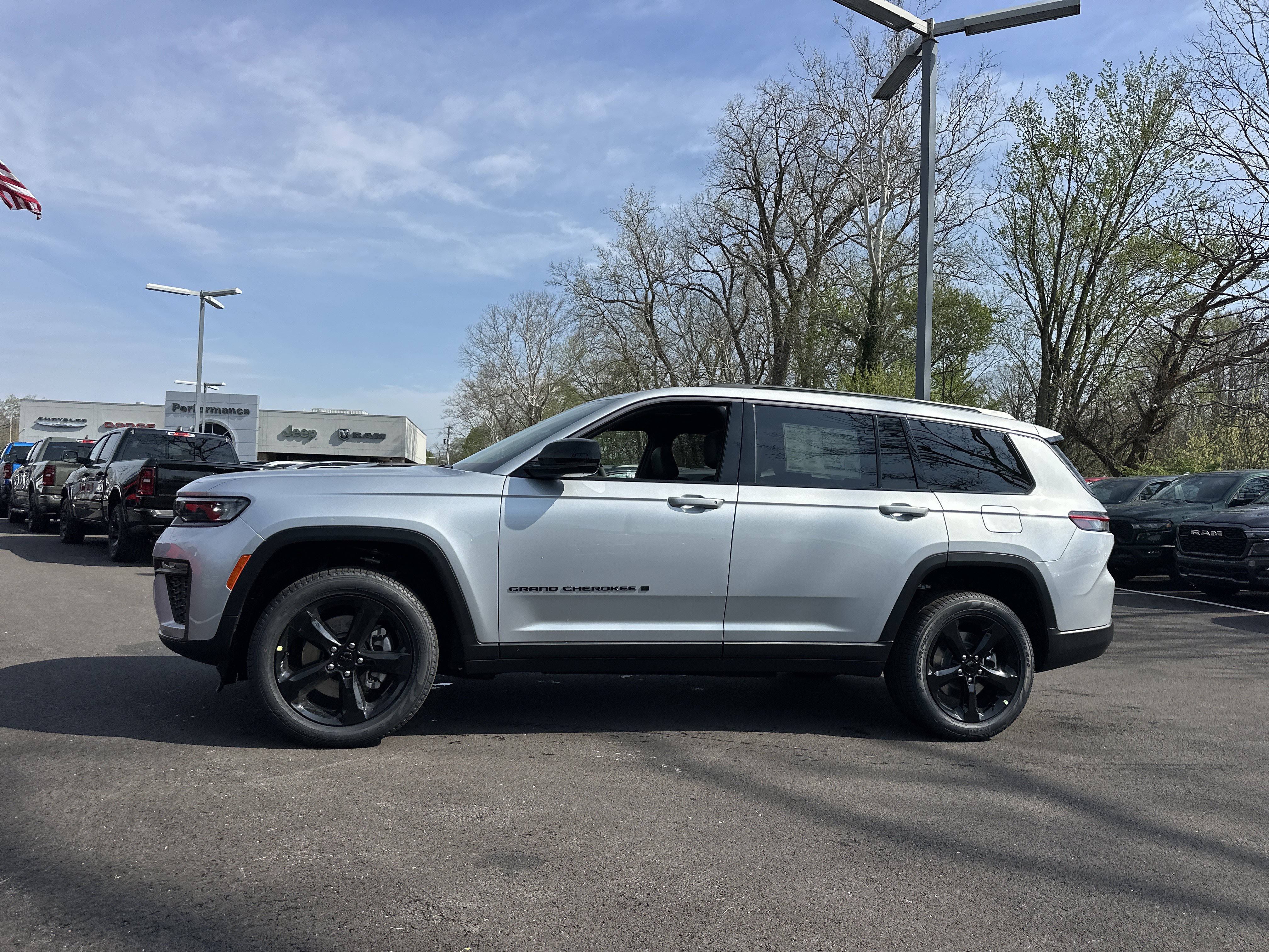 New 2026 Jeep Grand Cherokee L Limited w/ Limited Altitude Package AWD/4WD image 22
