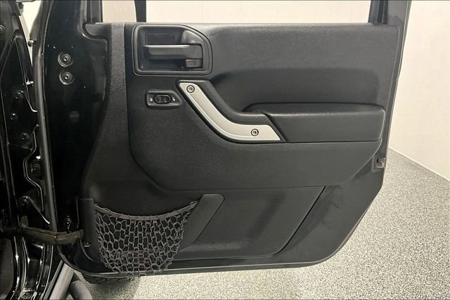 Used 2016 Jeep Wrangler Unlimited Rubicon w/ Dual Top Group image 28