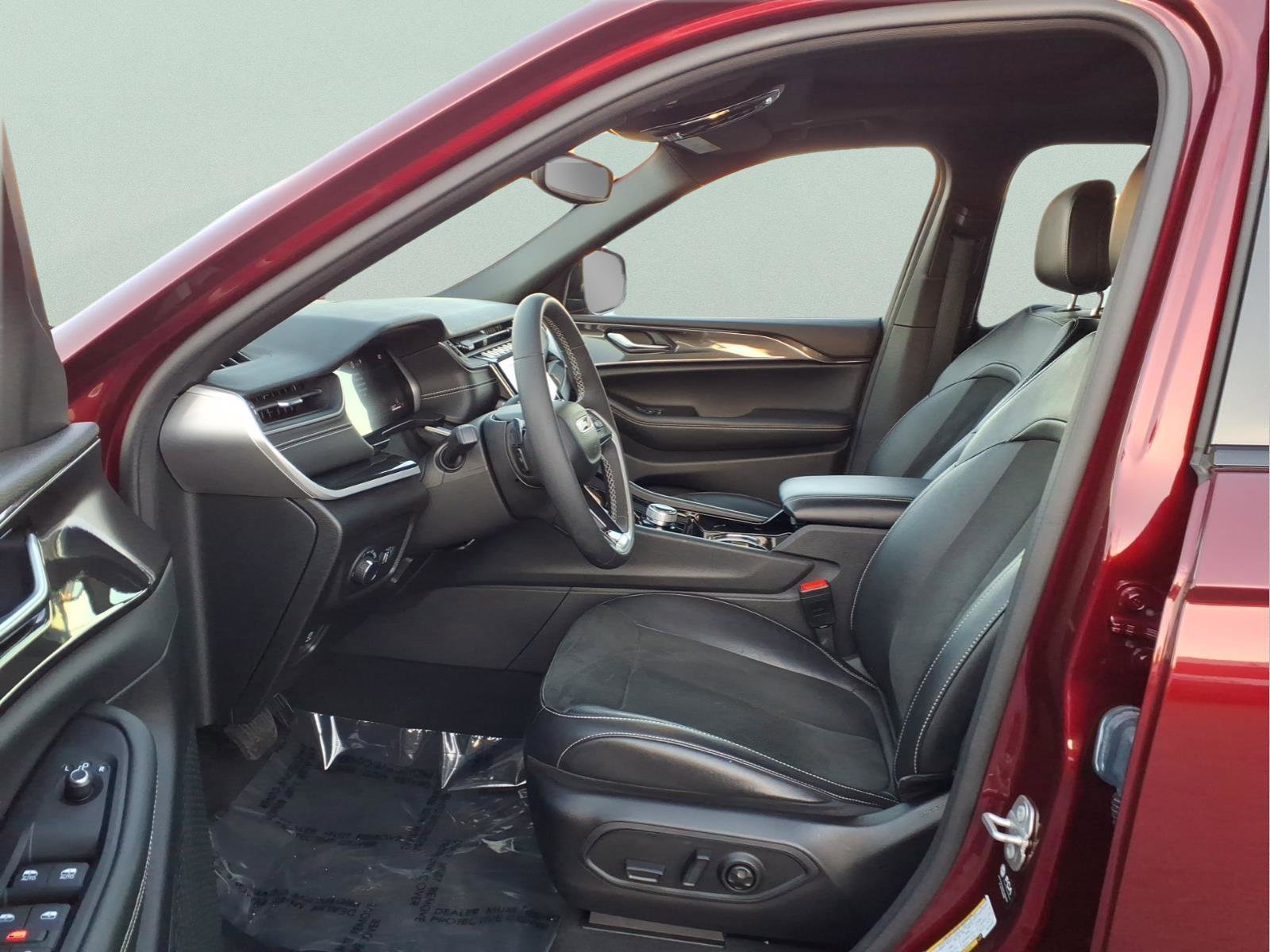 Used 2023 Jeep Grand Cherokee L Altitude image 9