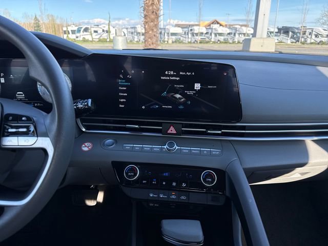 Used 2024 Hyundai Elantra SEL image 25
