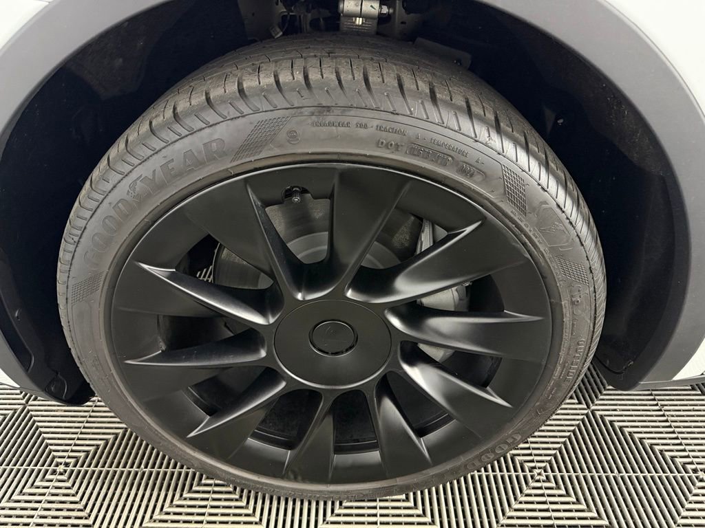 Used 2024 Tesla Model Y Long Range image 10