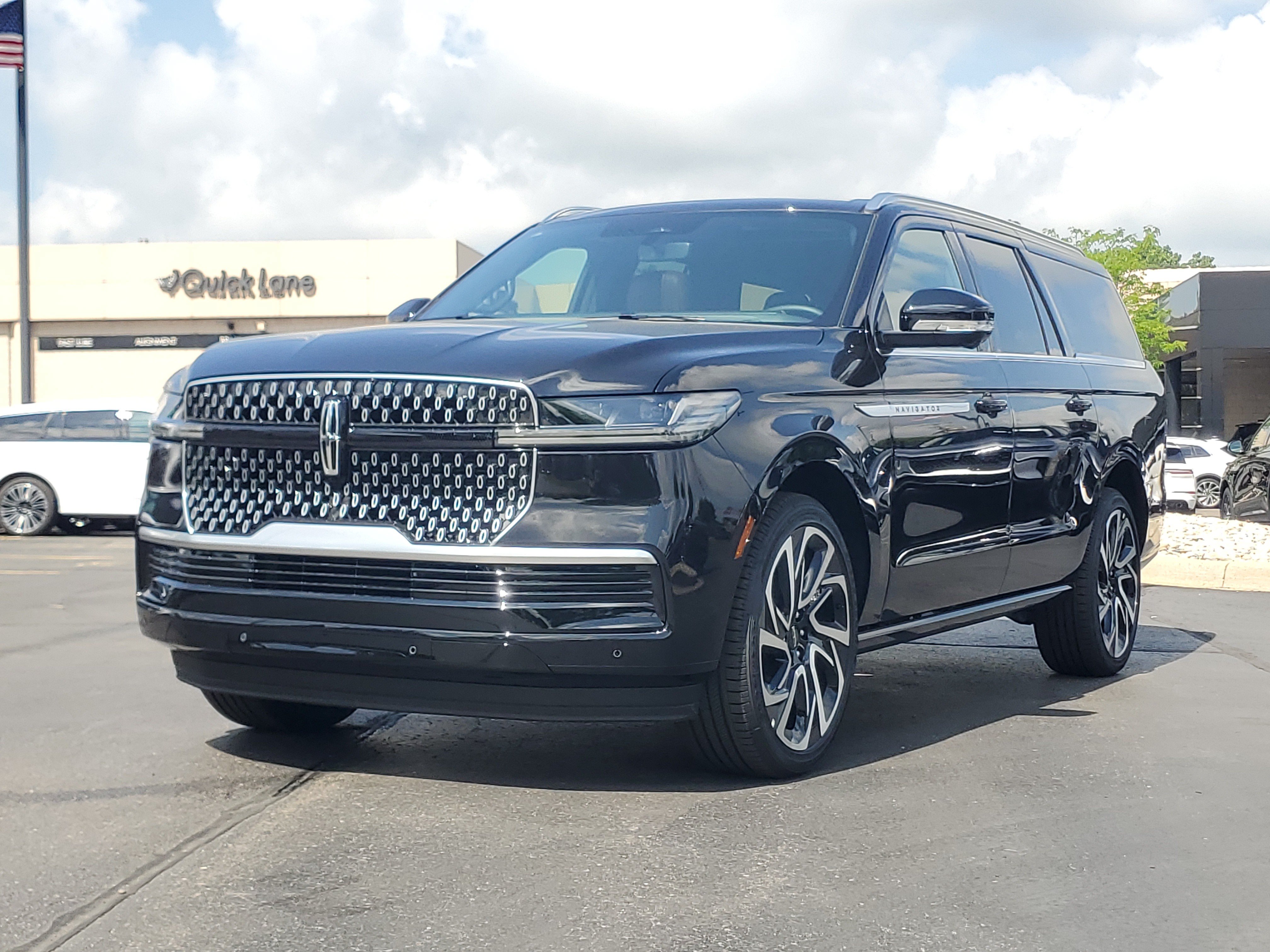 New 2027 Lincoln Navigator L Reserve AWD/4WD image 2