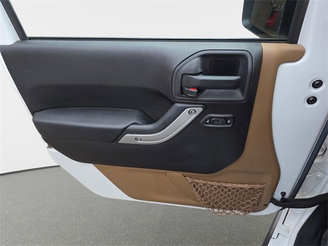 Used 2015 Jeep Wrangler Rubicon w/ Power Convenience Group image 25