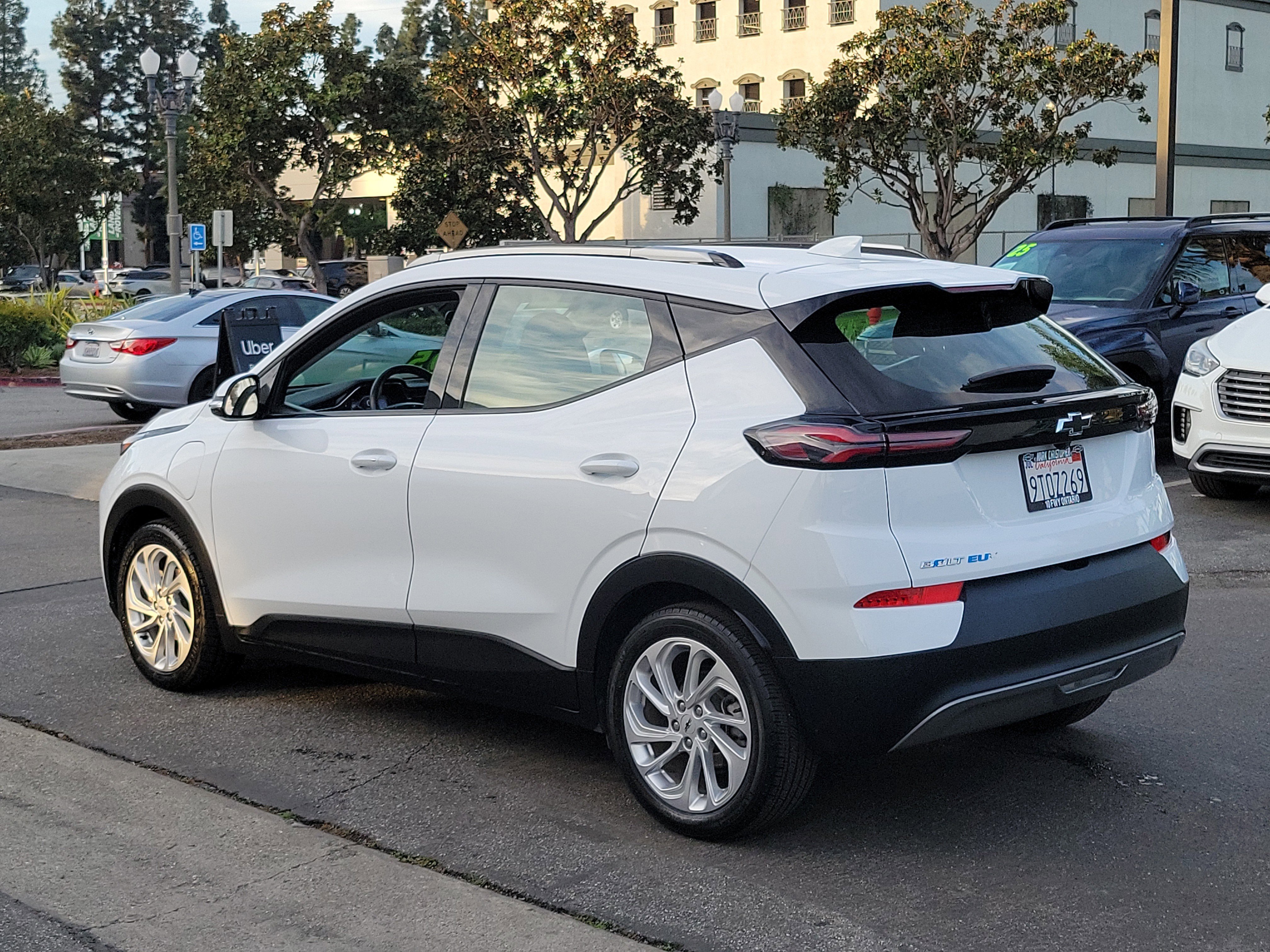 Used 2022 Chevrolet Bolt EUV LT image 28