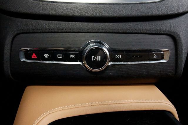 Certified 2023 Volvo XC90 B6 Ultimate w/ Protection Package Premier image 15