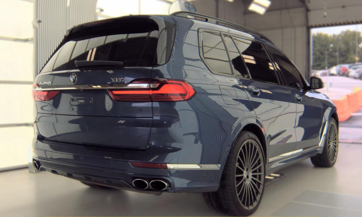 Used 2022 BMW ALPINA XB7 AWD/4WD image 2