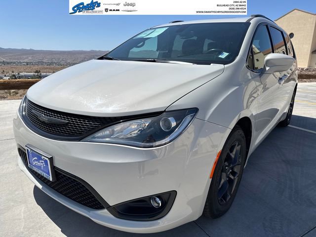 Used 2020 Chrysler Pacifica Touring-L FWD image 1