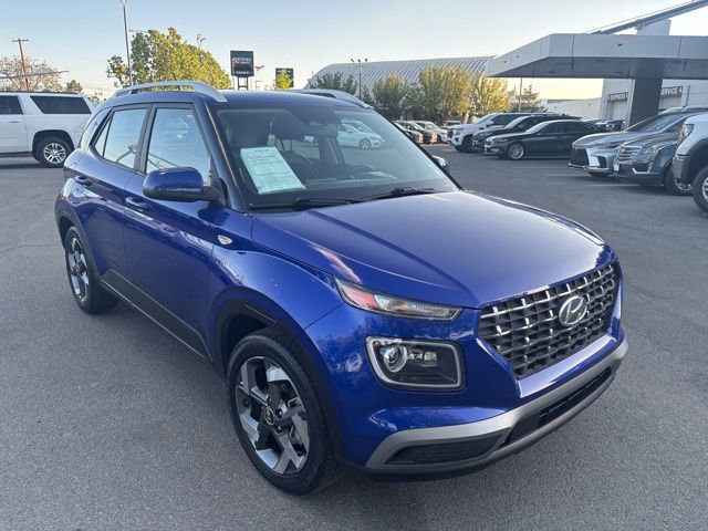Used 2023 Hyundai Venue Limited w/ Cargo Package FWD image 4