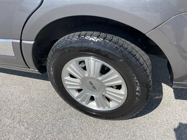 Used 2012 Lincoln Navigator 4WD image 17