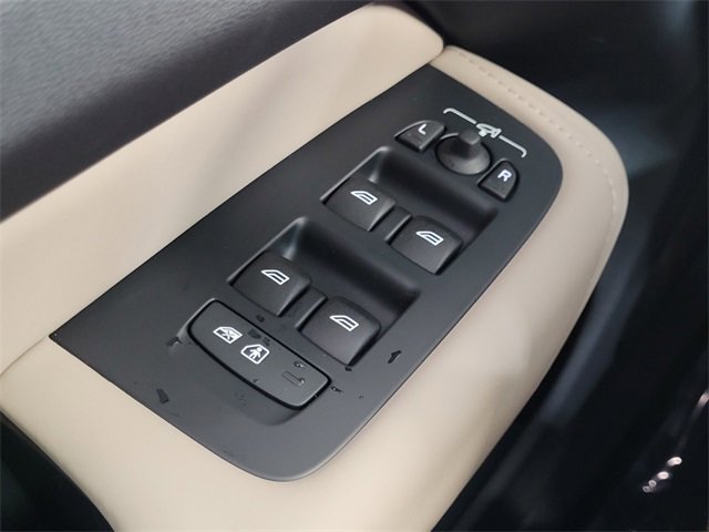 New 2026 Volvo XC60 B5 Plus w/ Protection Package Premier image 32