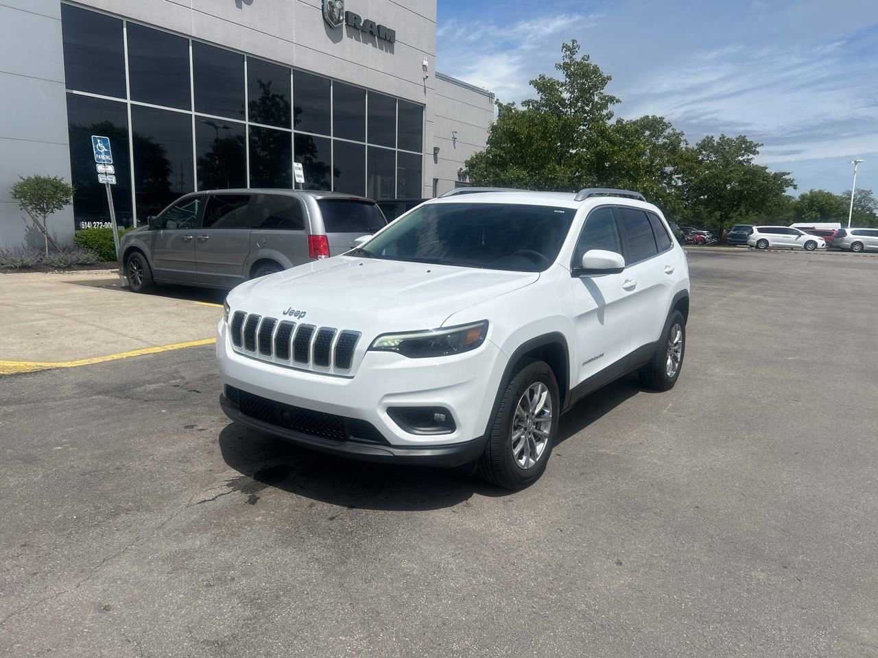 Used 2021 Jeep Cherokee Latitude Lux w/ Comfort/Convenience Group AWD/4WD image 7